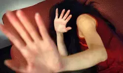 కేక్ లో మత్తు మందు కలిపి విద్యార్ధినిపై రేప్ కేక్ లో మత్తు మందు కలిపి విద్యార్ధినిపై రేప్