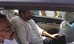 రేవంత్ రెడ్డిని అడ్డుకున్న పోలీసులు రేవంత్ రెడ్డిని అడ్డుకున్న పోలీసులు