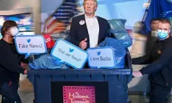 చెత్తబుట్టలో అమెరికా అధ్యక్షుడు డొనాల్డ్ ట్రంప్!