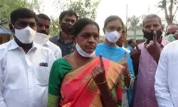 దుబ్బాక టీఆర్ఎస్ దే..భారీగా తగ్గనున్న మెజారిటీ! దుబ్బాక టీఆర్ఎస్ దే..భారీగా తగ్గనున్న మెజారిటీ!