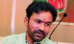 కెసీఆర్ కు నెలకు 15 రోజులు సెలవులే కెసీఆర్ కు నెలకు 15 రోజులు సెలవులే