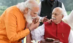 అద్వానీ ఇంటికి ప్రధాని మోడీ