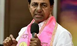 రైల్వే స్టేషన్ లో ఛాయ్ అమ్మిన మోడీ..రైల్వే స్టేషన్లు అమ్ముతున్నారు