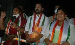 టీఆర్ఎస్ వాళ్ళను రాళ్లతో కొట్టండి టీఆర్ఎస్ వాళ్ళను రాళ్లతో కొట్టండి