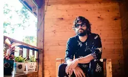 అదిరేటి రౌడీ డ్రెస్ లో అల్లు అర్జున్ అదిరేటి రౌడీ డ్రెస్ లో అల్లు అర్జున్