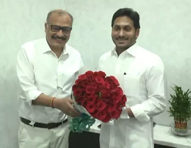 జగన్ ను కలసిన ఆదిత్యనాధ్ దాస్ జగన్ ను కలసిన ఆదిత్యనాధ్ దాస్