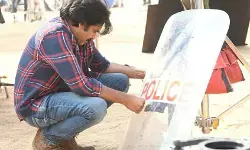 పాత్ర లాయర్..మమకారం పోలీసులపై!