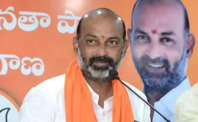 తెలంగాణలో మంత్రులందరూ డమ్మీలే తెలంగాణలో మంత్రులందరూ డమ్మీలే