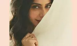 తొంగిచూస్తున్న రకుల్