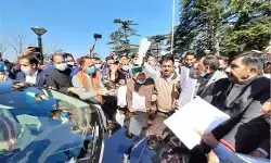 హిమాచల్ ప్రదేశ్ గవర్నర్ బండారు దత్తాత్రేయపై దాడి హిమాచల్ ప్రదేశ్ గవర్నర్ బండారు దత్తాత్రేయపై దాడి