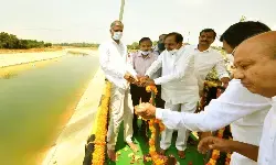 గోదావరి జలాలు విడుదల చేసిన కెసీఆర్ గోదావరి జలాలు విడుదల చేసిన కెసీఆర్