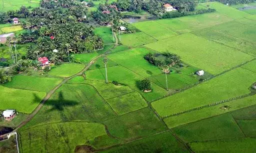 బ్యాంకులను ముంచి....వేల ఎకరాల భూ దందా