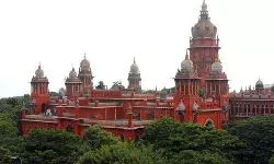 ఈసీ అధికారులపై  మర్డర్ కేసు పెట్టాలి