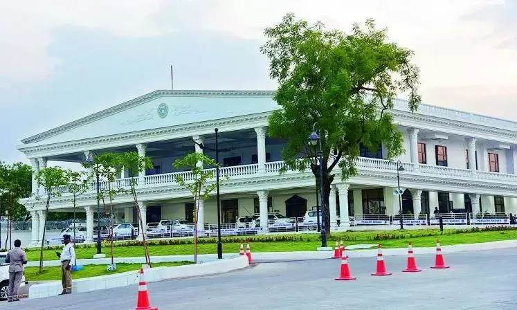 ఈటెల ఎఫెక్ట్...కెసీఆర్ ప్ర‌గ‌తి భ‌వ‌న్ గేట్లు తెరిచారు