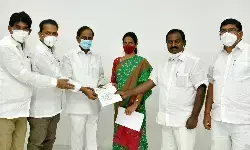 తెలంగాణలో పాఠశాలల ప్రారంభానికి బ్రేక్ తెలంగాణలో పాఠశాలల ప్రారంభానికి బ్రేక్