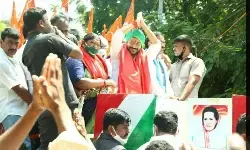 భారీ ర్యాలీతో గాంధీ భవన్ కు రేవంత్ రెడ్డి భారీ ర్యాలీతో గాంధీ భవన్ కు రేవంత్ రెడ్డి