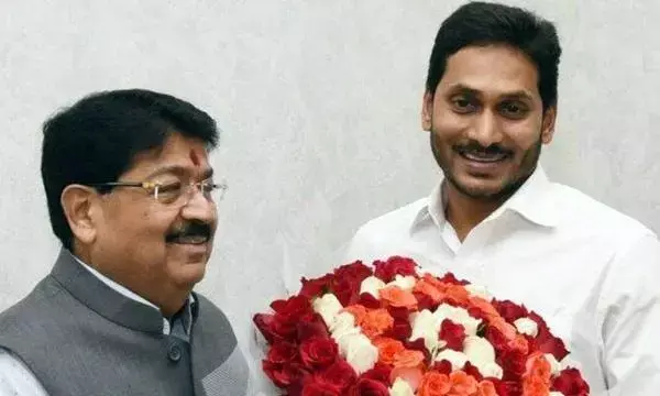 జగన్ సమావేశాలకూ పరిమళ్ నత్వానీ డుమ్మానేనా?. జగన్ సమావేశాలకూ పరిమళ్ నత్వానీ డుమ్మానేనా?.