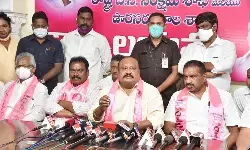 ఈటెల త‌న‌పై తానే దాడి చేయించుకునే ప్లాన్ లో ఉన్నారు