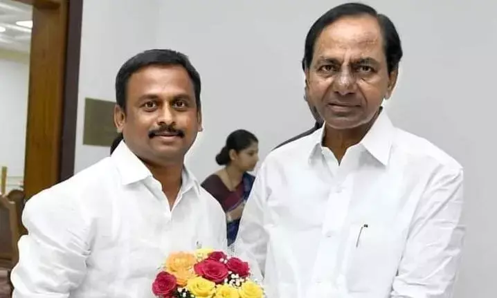 హూజారాబాద్ టీఆర్ఎస్ అభ్యర్ధిని ప్రకటించిన కెసీఆర్ హూజారాబాద్ టీఆర్ఎస్ అభ్యర్ధిని ప్రకటించిన కెసీఆర్