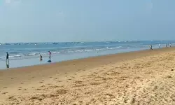 చీరాల బీచ్ లో ఏపీ స‌ల‌హాదారు!