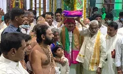 శ్రీవారికి పట్టువస్త్రాలు సమర్పించిన సీఎం జగన్ శ్రీవారికి పట్టువస్త్రాలు సమర్పించిన సీఎం జగన్