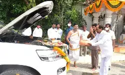 వాహ‌న‌పూజ‌లో సీఎం కెసీఆర్