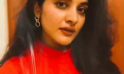 హలో 26 అంటున్న నివేదా థామస్ హలో 26 అంటున్న నివేదా థామస్