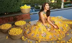 పూలతో..పూజా హెగ్డె పూలతో..పూజా హెగ్డె