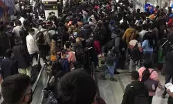 ఒమిక్రాన్ వేరియంట్ వేళ..ఢిల్లీ విమానాశ్రయం ఫోటోలు వైరల్ ఒమిక్రాన్ వేరియంట్ వేళ..ఢిల్లీ విమానాశ్రయం ఫోటోలు వైరల్