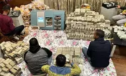 త‌నిఖీల్లో క‌ళ్లు తిరిగే నోట్ల క‌ట్ట‌లు