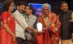 ఆటా ఆవార్డు అందుకున్న దేవులపల్లి అమర్ ఆటా ఆవార్డు అందుకున్న దేవులపల్లి అమర్