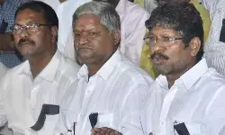 మంత్రుల ప్రతిపాదనకు నో....సమ్మె నోటీసుతో ముందుకే మంత్రుల ప్రతిపాదనకు నో....సమ్మె నోటీసుతో ముందుకే