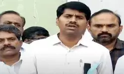 వెంకట్రామిరెడ్డి కూడా వాళ్లతో కలిసేలా చేశారే? వెంకట్రామిరెడ్డి కూడా వాళ్లతో కలిసేలా చేశారే?