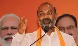 గవర్నర్ ను గౌరవించలేని సంస్కారహీనులు గవర్నర్ ను గౌరవించలేని సంస్కారహీనులు