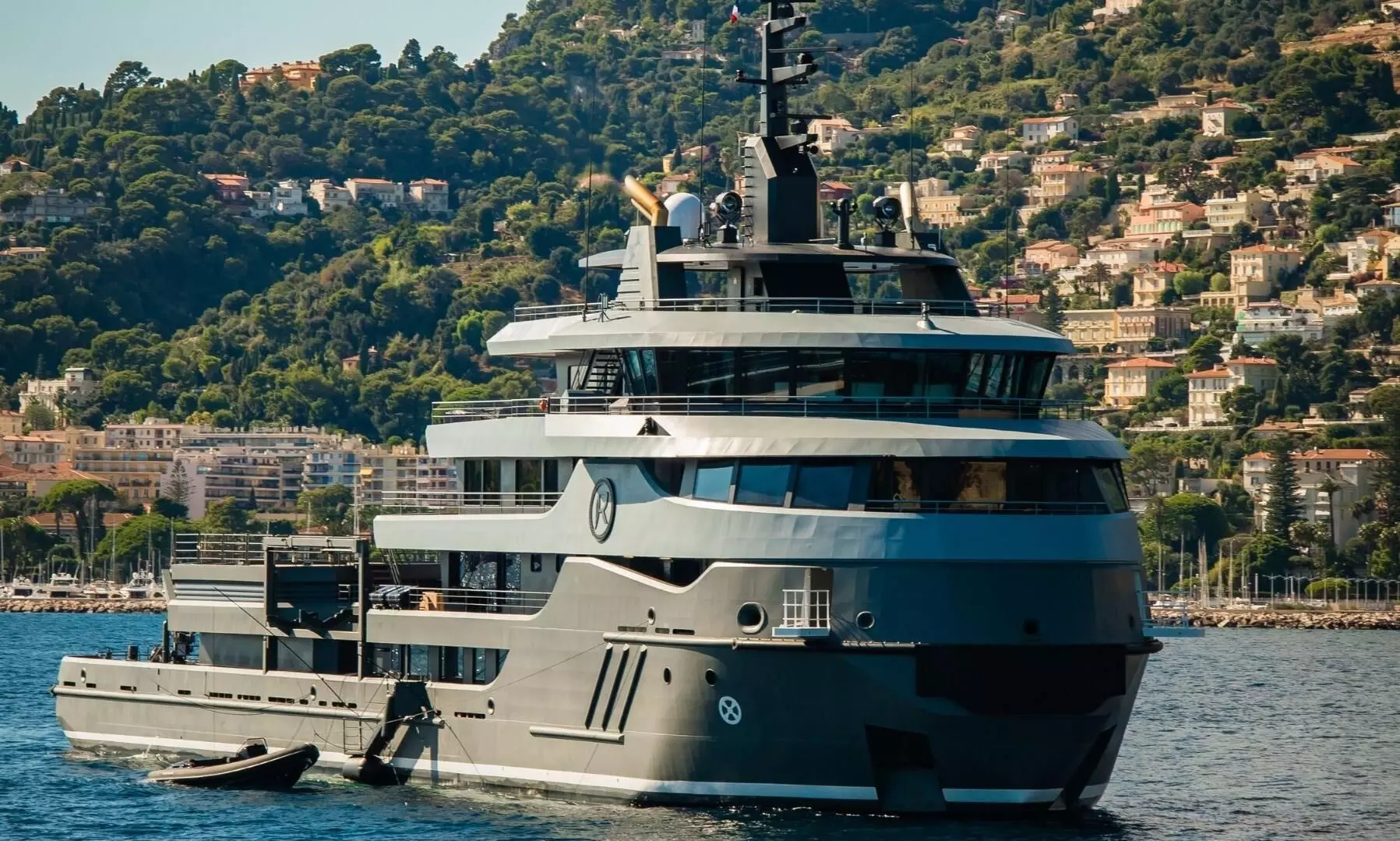 ఎవరూ ఇంథనం అమ్మక చిక్కుకుపోయిన రష్యా నౌక ఎవరూ ఇంథనం అమ్మక చిక్కుకుపోయిన రష్యా నౌక