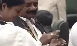 అసెంబ్లీలో చిడ‌త‌లు వాయించిన టీడీపీ ఎమ్మెల్యేలు