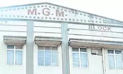 ఎంజీఎం ఆస్ప‌త్రిలో పేషంట్ ను కొరిక‌న ఎలుక‌లు