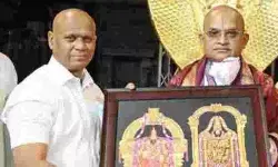 ధర్మారెడ్డి కోసమే జవహర్ రెడ్డిని అలా కొనసాగిస్తున్నారా?! ధర్మారెడ్డి కోసమే జవహర్ రెడ్డిని అలా కొనసాగిస్తున్నారా?!