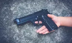 పెళ్లికి ఒప్పుకోలేదని తుపాకీ కాల్చేసి..తానూ కాల్చుకున్నాడు పెళ్లికి ఒప్పుకోలేదని తుపాకీ కాల్చేసి..తానూ కాల్చుకున్నాడు