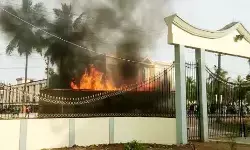 ఏపీలో మంత్రి ఇంటికి నిప్పు పెట్టిన ఆందోళ‌న‌కారులు