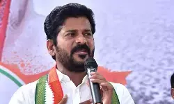 ఏ చీకటి స్నేహం కెసీఆర్ పై చర్యలను ఆపుతోంది? ఏ చీకటి స్నేహం కెసీఆర్ పై చర్యలను ఆపుతోంది?