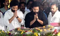 ఎన్టీఆర్ ఘాట్ లో  జూనియర్ ఎన్టీఆర్, కళ్యాణ్ రామ్