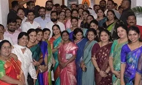 శివసేనకు మరో ఎదురుదెబ్బ శివసేనకు మరో ఎదురుదెబ్బ