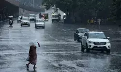 హైదరాబాద్ లో దంచికొడుతున్న వాన హైదరాబాద్ లో దంచికొడుతున్న వాన