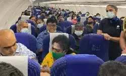 విమానంలో గవర్నర్ తమిళ్ సై వైద్యం విమానంలో గవర్నర్ తమిళ్ సై వైద్యం