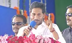 కాపుల ఓట్ల‌ను చంద్ర‌బాబుకు అమ్మేందుకు ప‌వ‌న్ ప్ర‌య‌త్నం