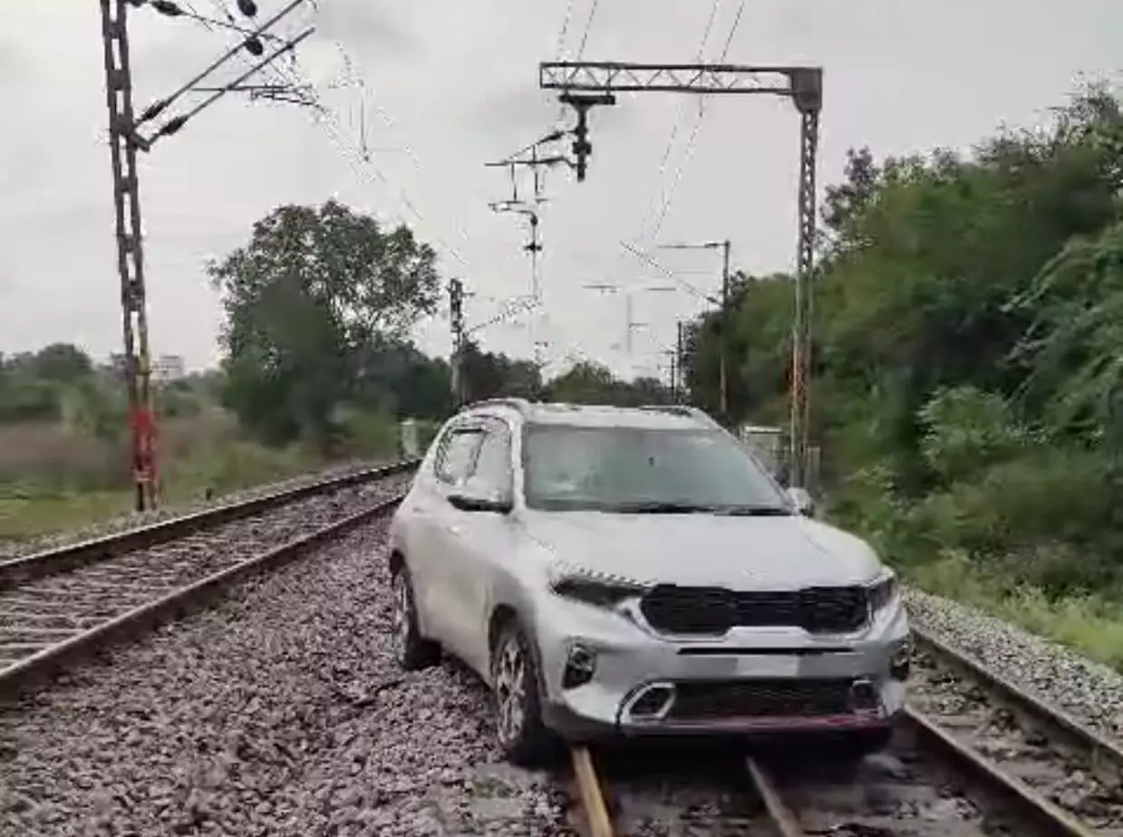 Woman Drives Car on Railway Line, Threatens Locals with Knife Woman Drives Car on Railway Line, Threatens Locals with Knife