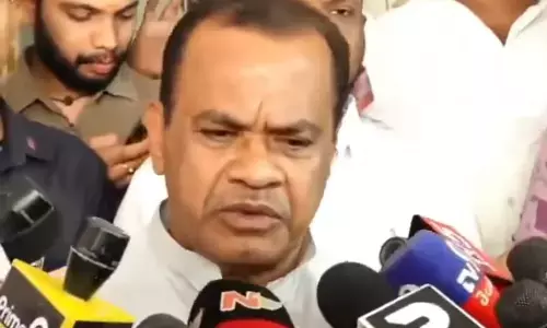 Komatireddy Warns: No Apology, No Pawan Films in TG!