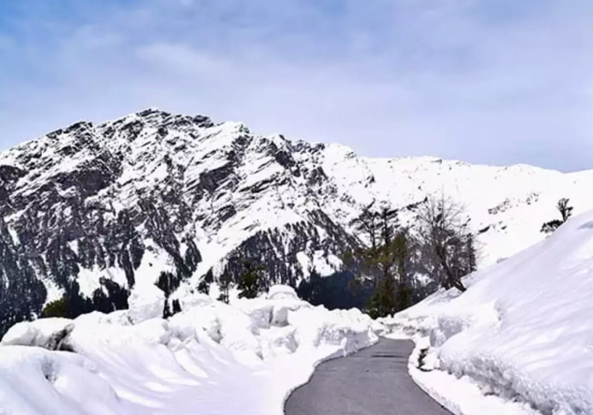 Manali Tourism Guide: Stunning Snow Views Await at Rohtang Pass Manali Tourism Guide: Stunning Snow Views Await at Rohtang Pass