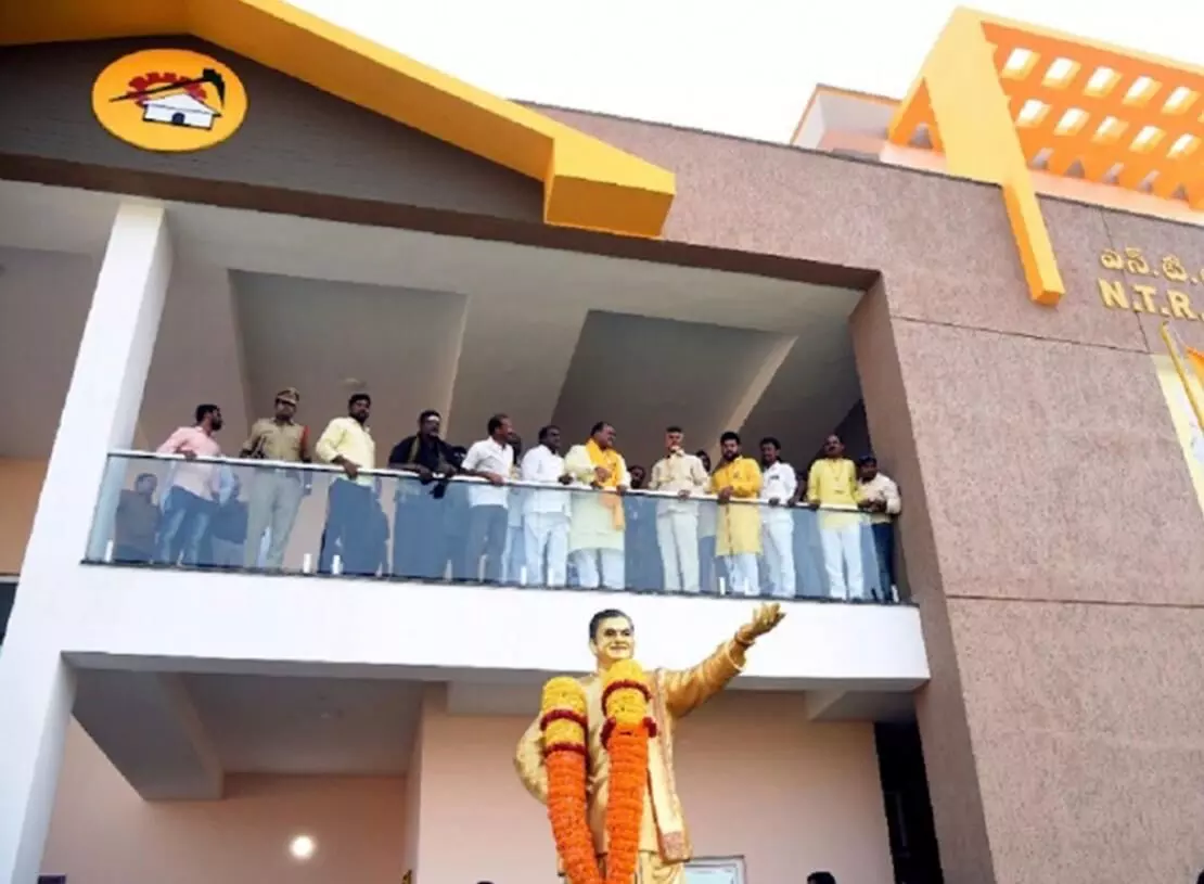 Chandrababu vs Lokesh: Key Differences in Leadership Style! Chandrababu vs Lokesh: Key Differences in Leadership Style!